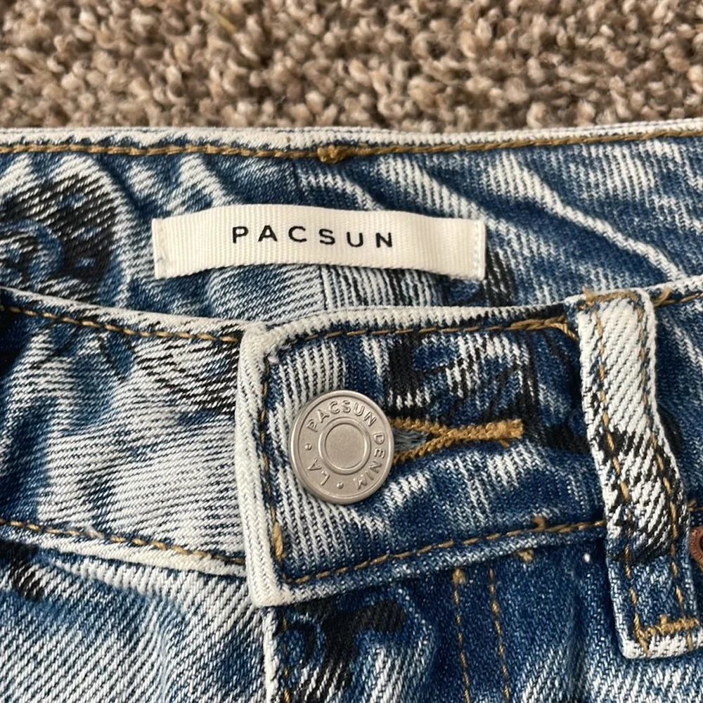 Pacsun butterfly print denim mom jean shorts - Picture 4 of 6